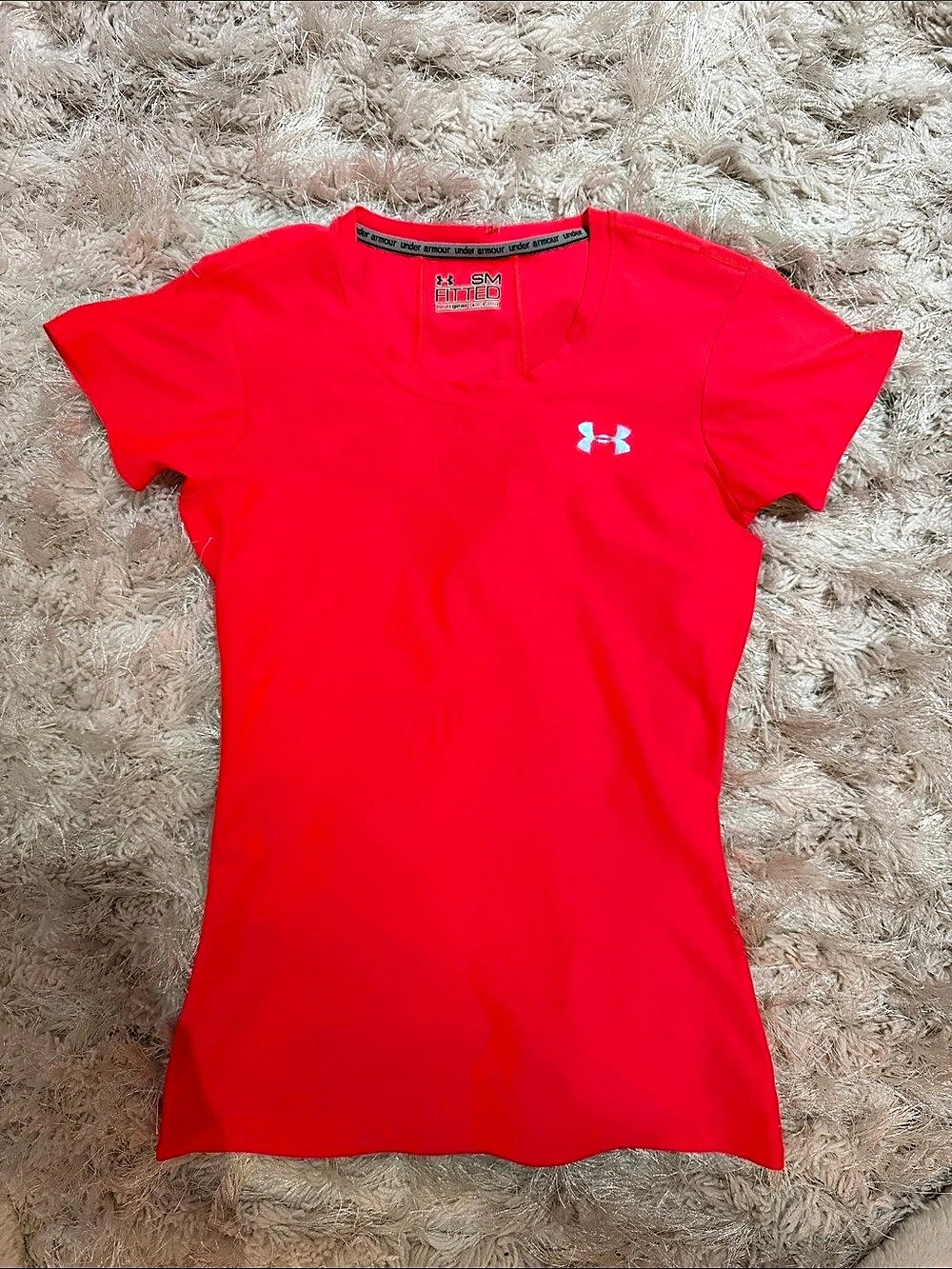 Under Armour HeatGear Athletic Short Sleeve Tee in Red Like New